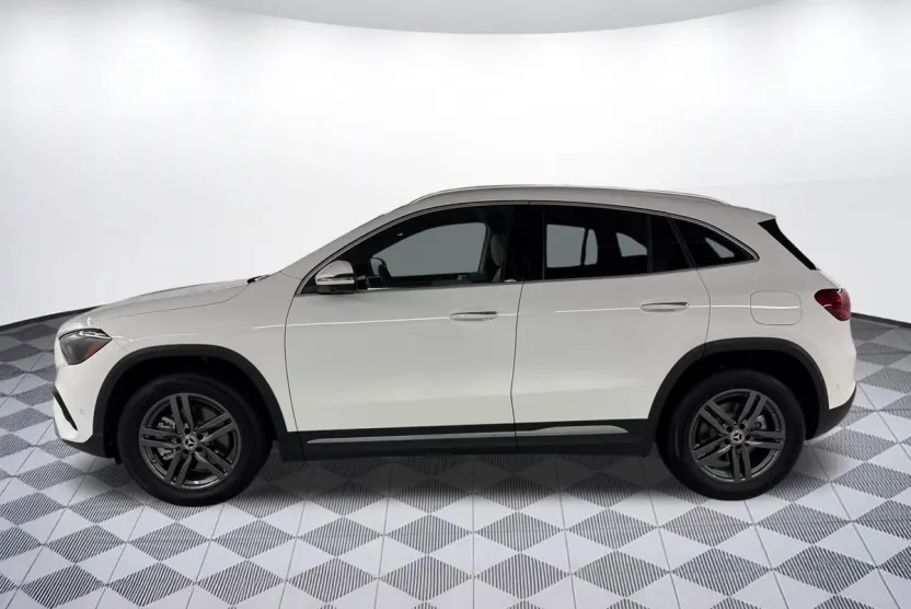 2025 Mercedes Benz GLA 250 photo 1