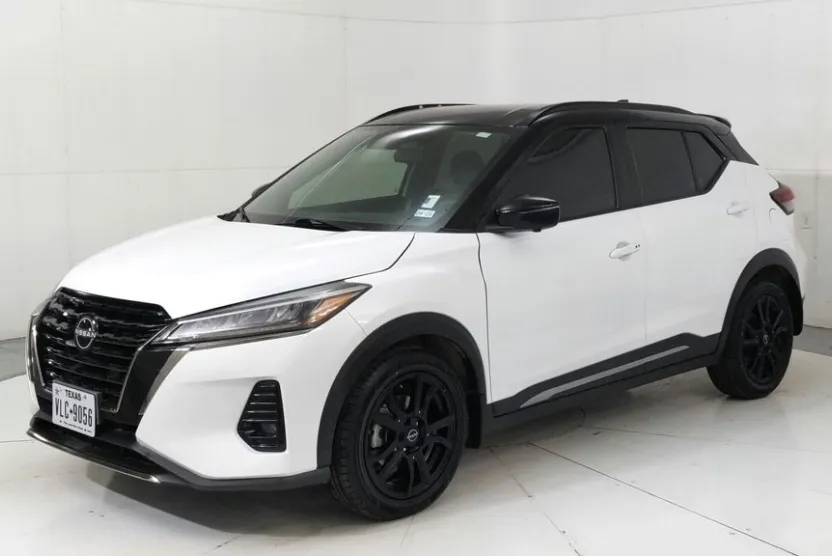 2023 Nissan Kicks SR photo 1