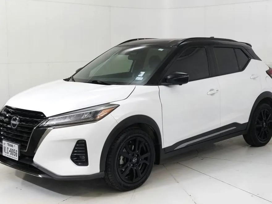2023 Nissan Kicks SR photo 1