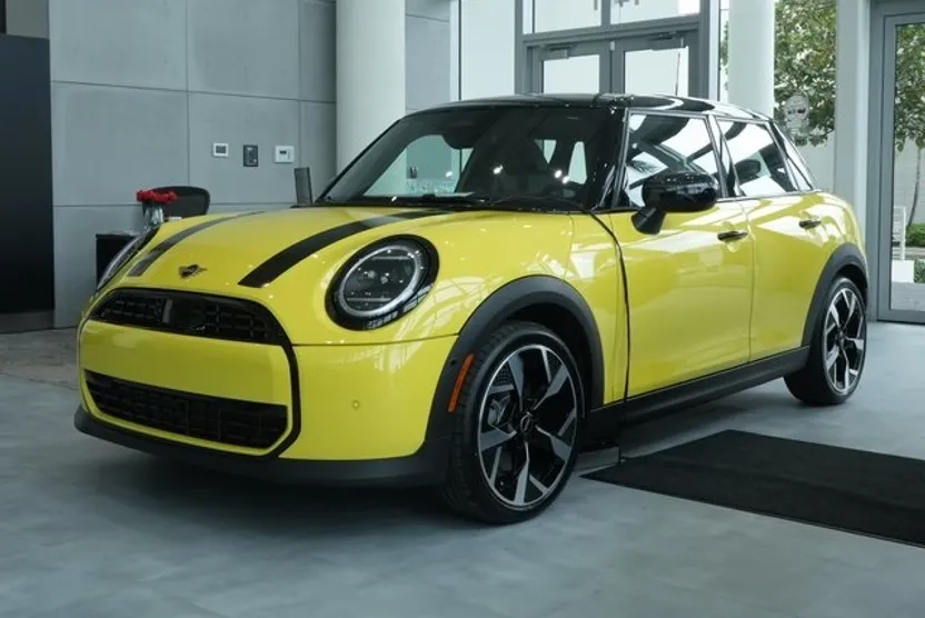 2025 Mini Cooper 4 Door Hardtop Oxford Edition photo 1