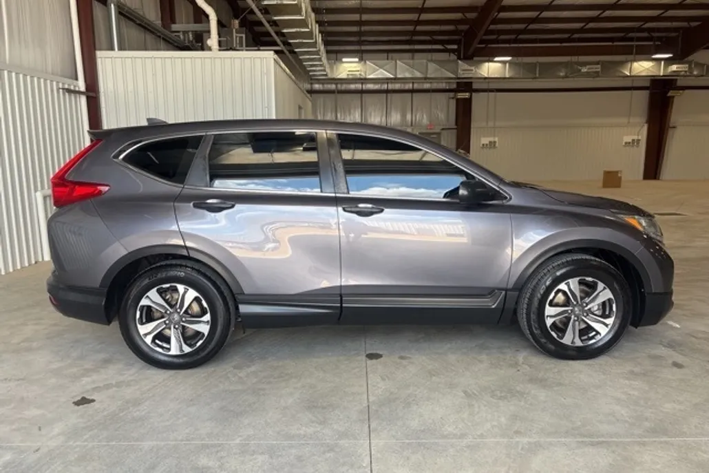 2017 Honda CR-V LX photo 1
