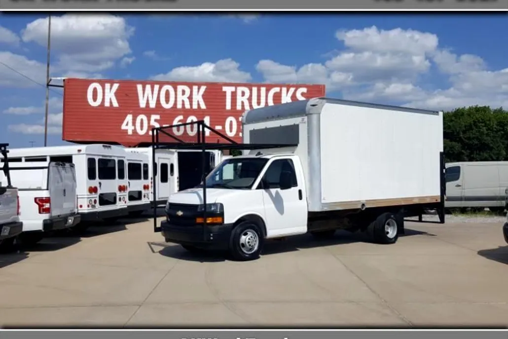 2019 Chevrolet Express 3500 Cutaway photo 1