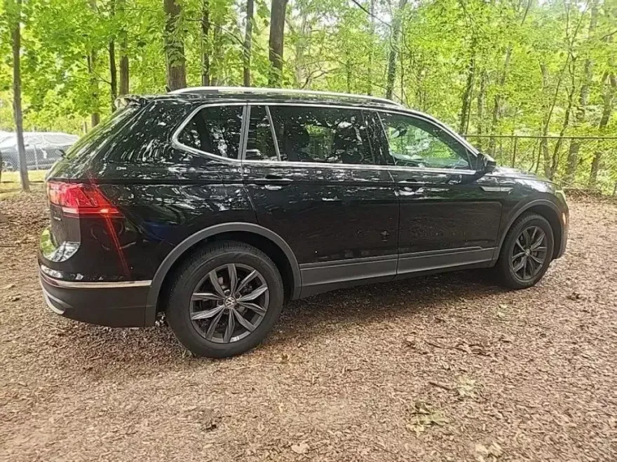 2022 Volkswagen Tiguan SE photo 1