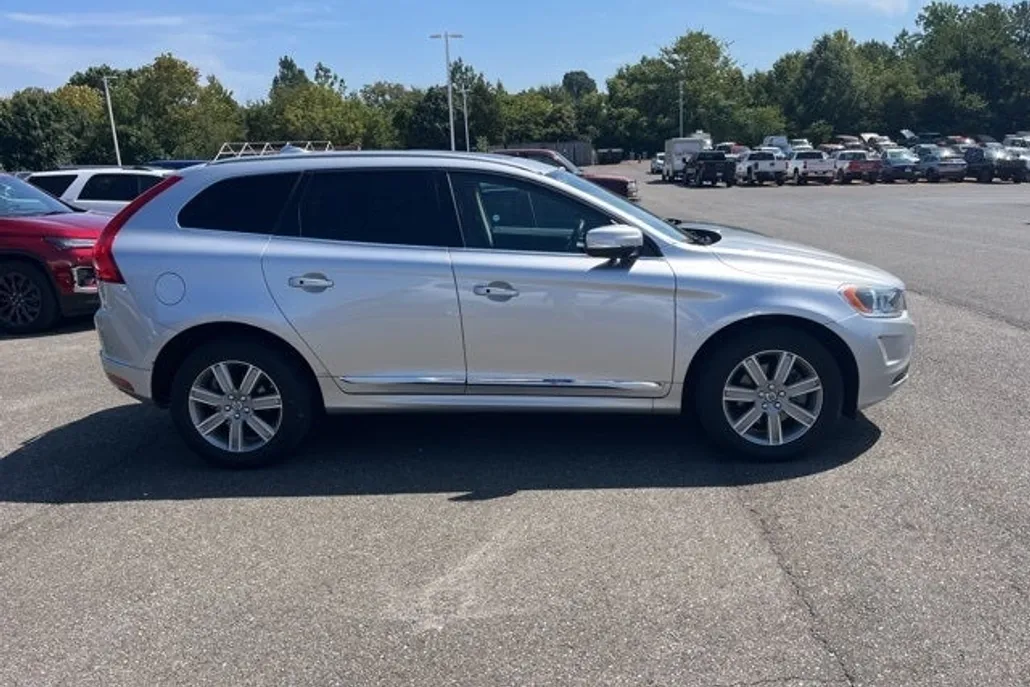 2017 Volvo XC60 T5 Inscription photo 1
