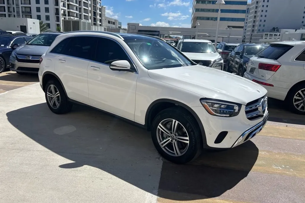 2022 Mercedes Benz GLC 300 photo 1