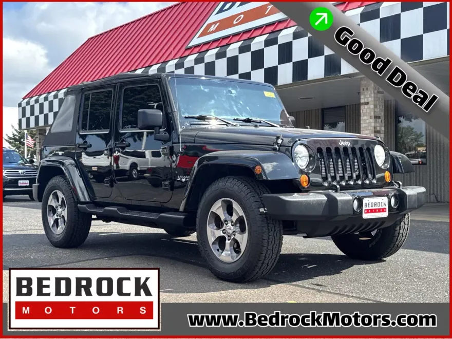 2016 Jeep Wrangler Unlimited Sahara photo 1