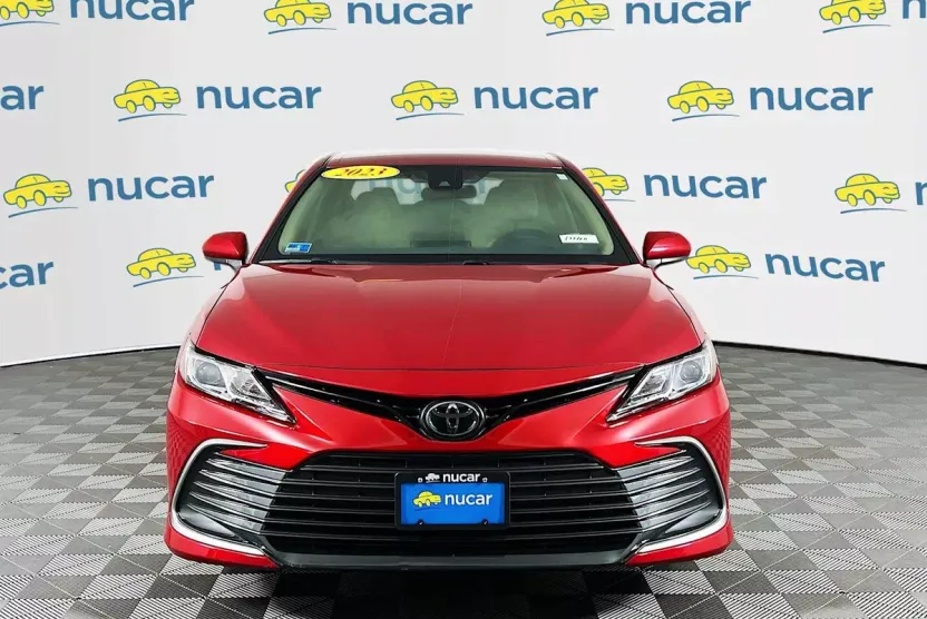 2023 Toyota Camry LE photo 1