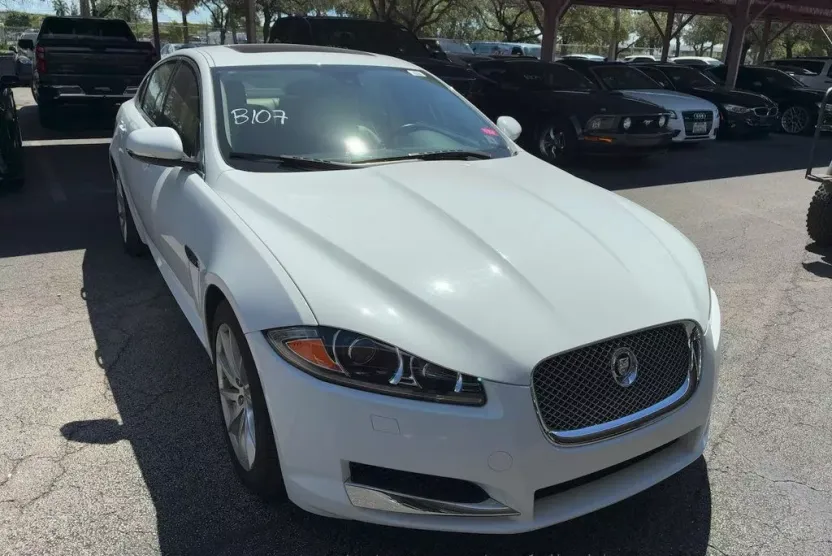 2013 Jaguar XF 2.0T photo 1