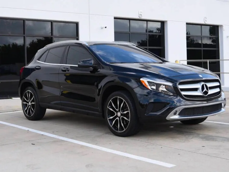 2017 Mercedes Benz GLA 250 photo 1