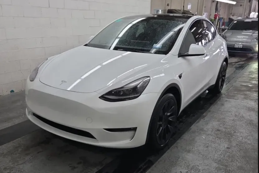 2022 Tesla Model Y Long Range photo 1