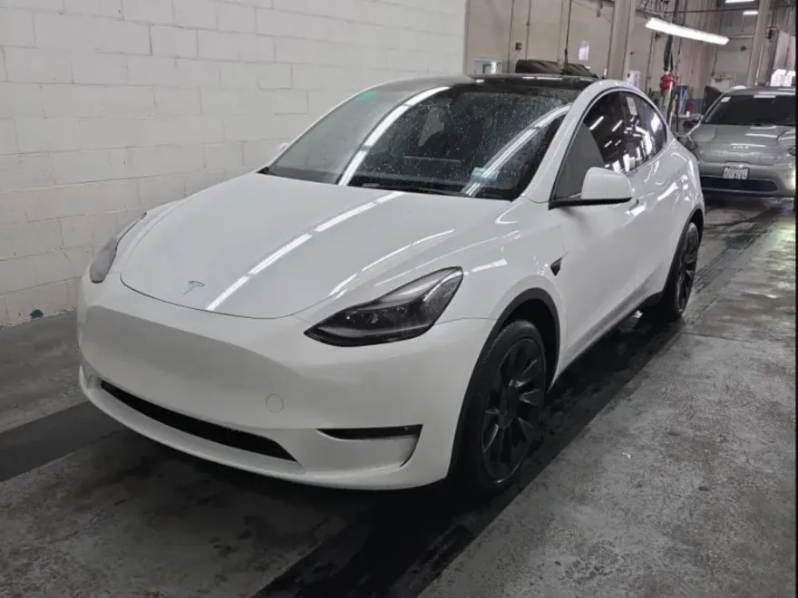 2022 Tesla Model Y Long Range photo 1