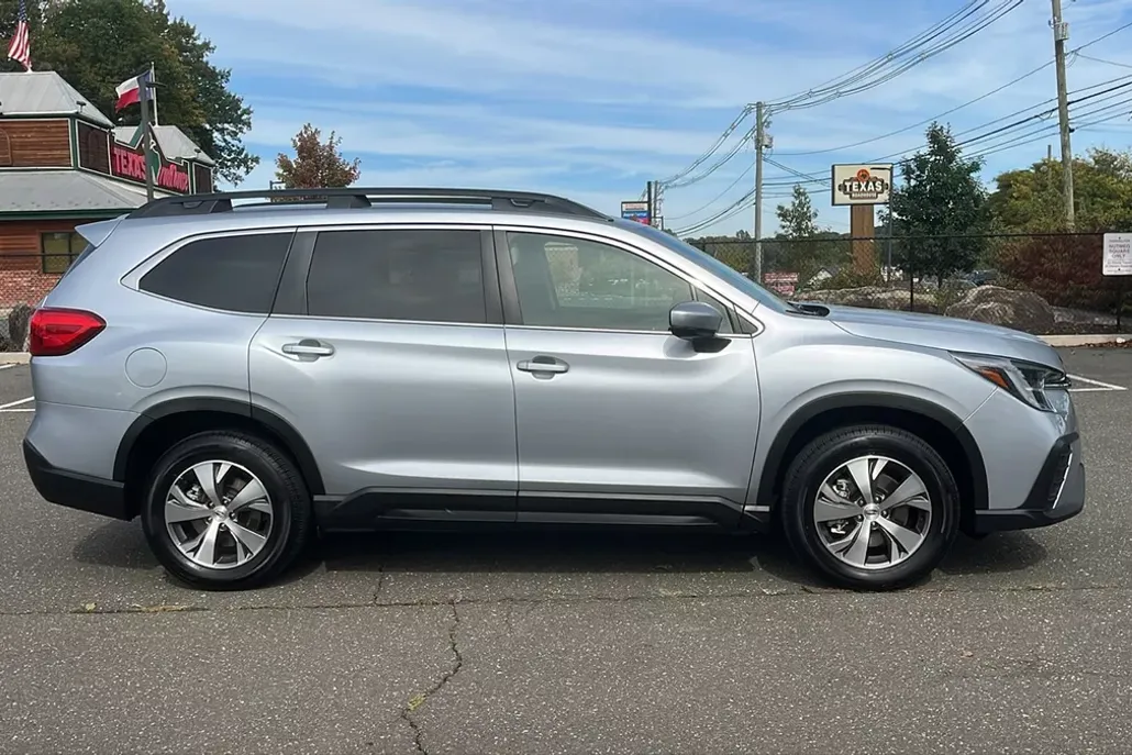 2024 Subaru Ascent Premium photo 1