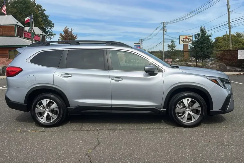 2024 Subaru Ascent Premium photo 1