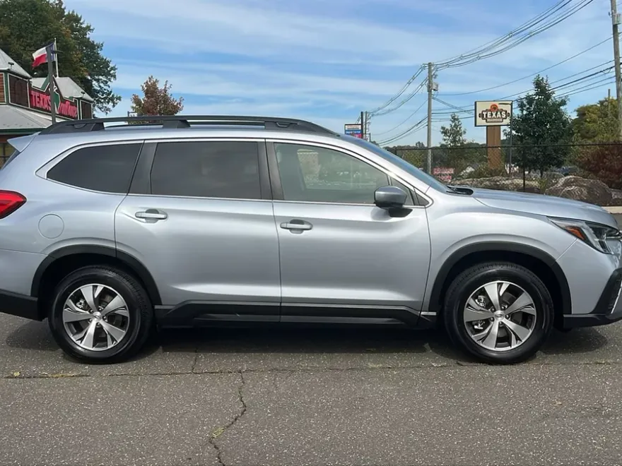 2024 Subaru Ascent Premium photo 1