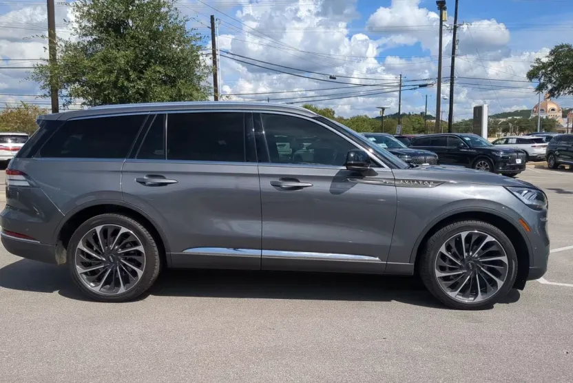 2023 Lincoln Aviator Reserve photo 1