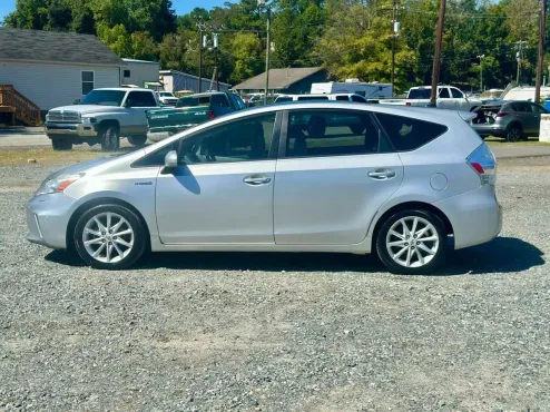 2012 Toyota Prius V Two photo 4