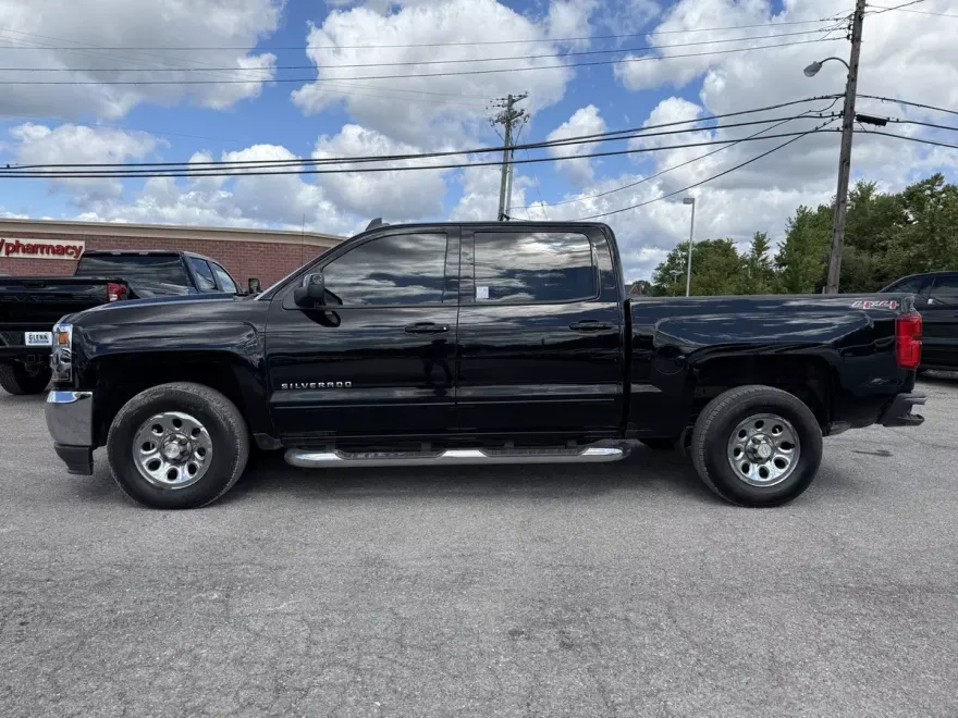 2017 Chevrolet Silverado 1500 LT photo 1