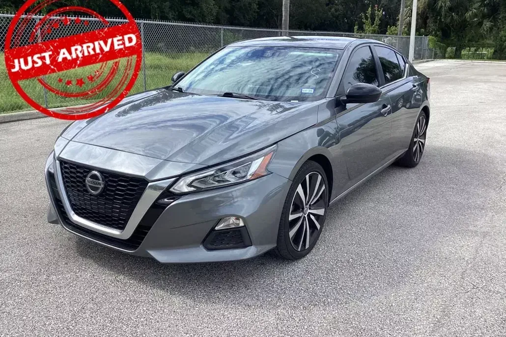 2022 Nissan Altima 2.5 SR photo 1