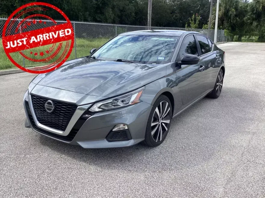 2022 Nissan Altima 2.5 SR photo 1