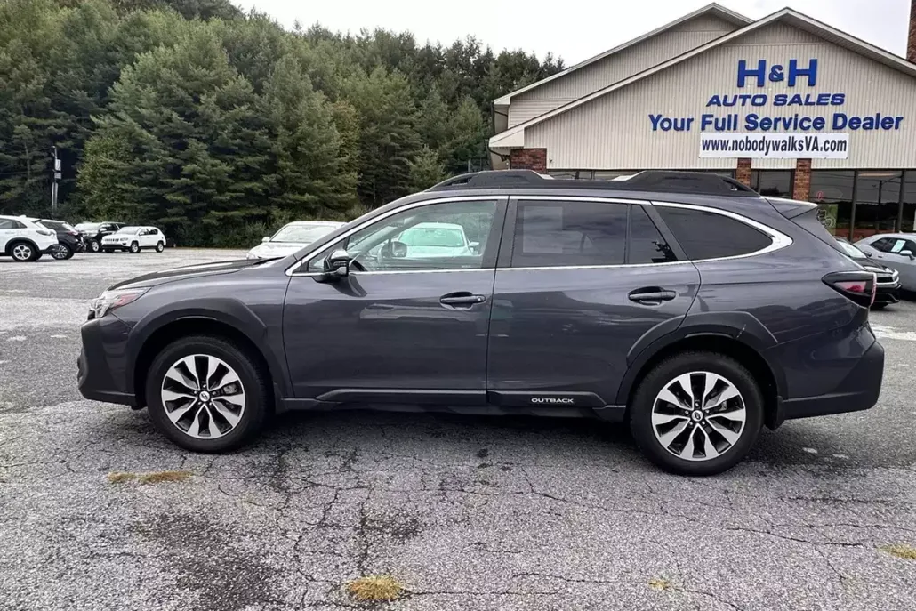 2023 Subaru Outback Limited XT photo 1