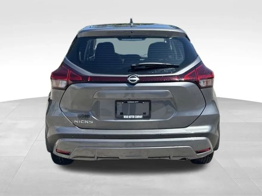 2025 Nissan Kicks Play S photo 1