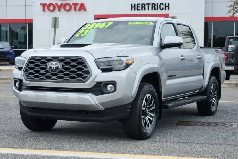 2023 Toyota Tacoma TRD Sport Double Cab V6 photo 1