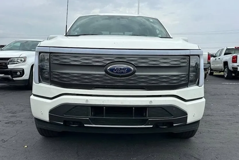 2022 Ford F-150 Lightning Lariat photo 1