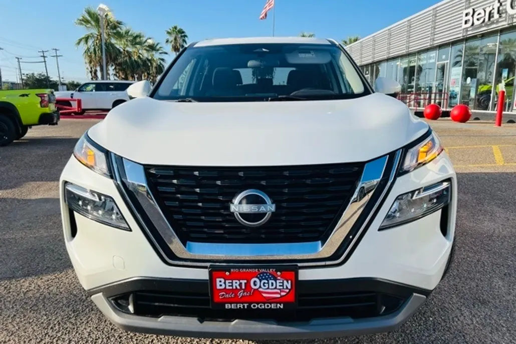 2023 Nissan Rogue SV photo 1