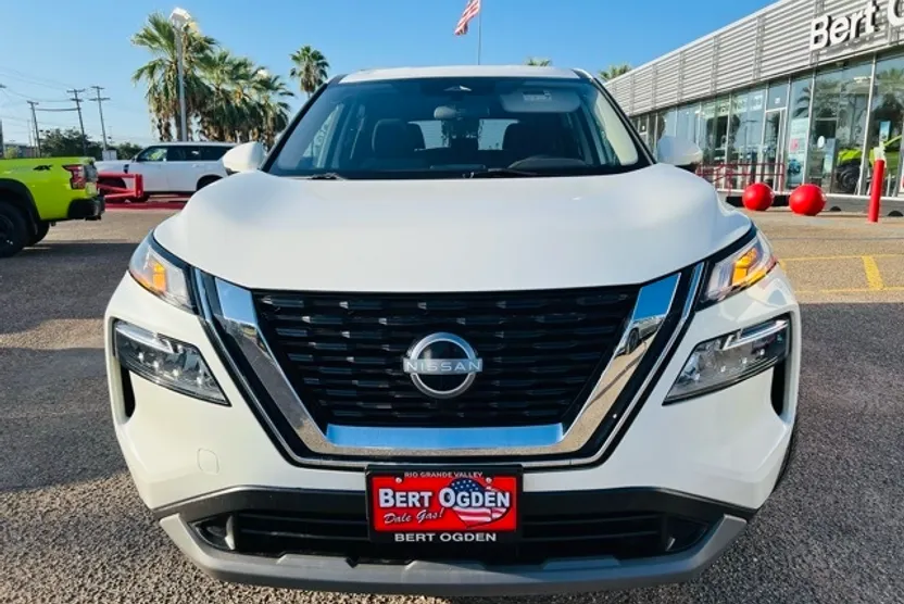 2023 Nissan Rogue SV photo 1