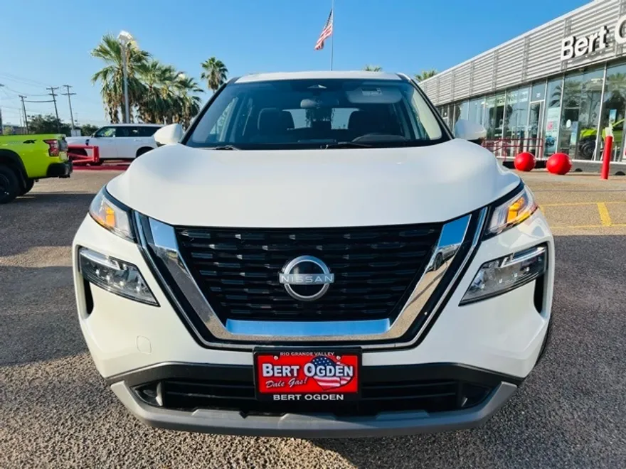 2023 Nissan Rogue SV photo 1