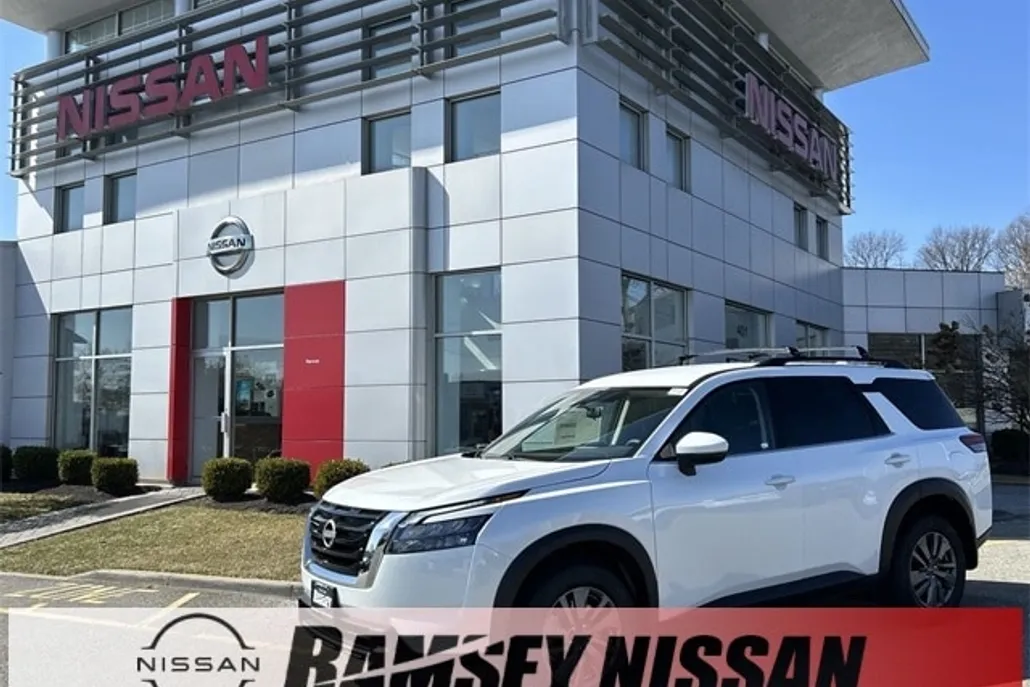 2025 Nissan Pathfinder SV photo 1