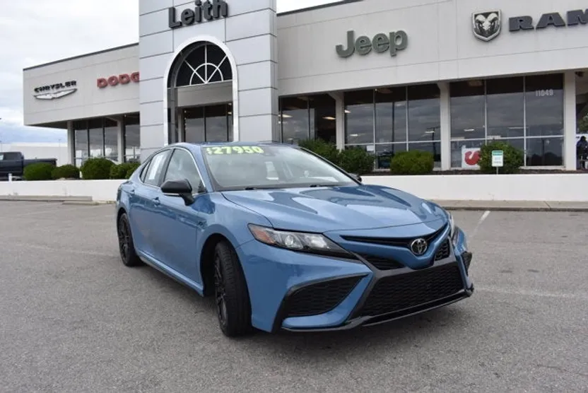 2023 Toyota Camry SE photo 1