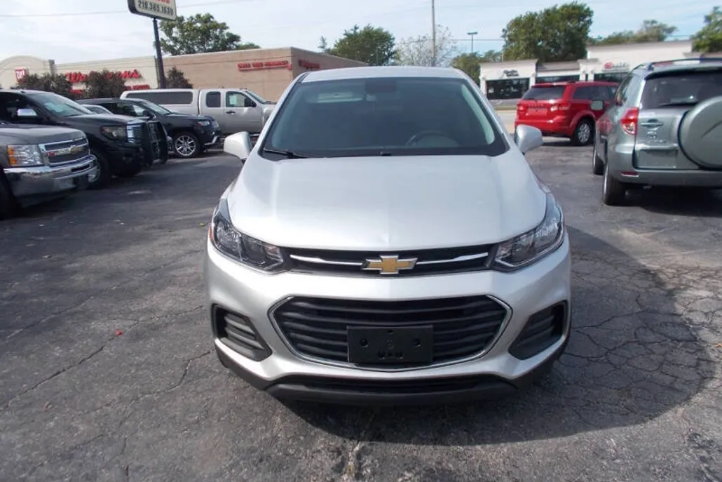 2020 Chevrolet Trax LS photo 1