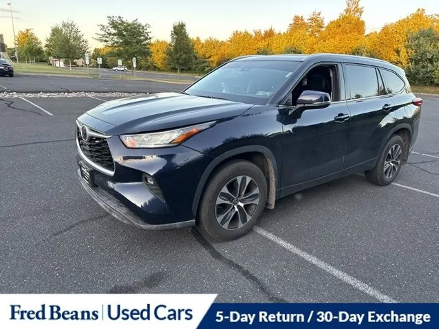 2021 Toyota Highlander XLE photo 1