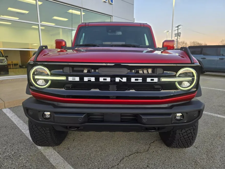 2024 Ford Bronco Outer Banks photo 1