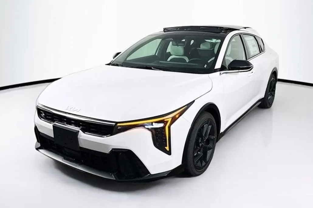 2025 Kia K4 GT-Line Turbo photo 1