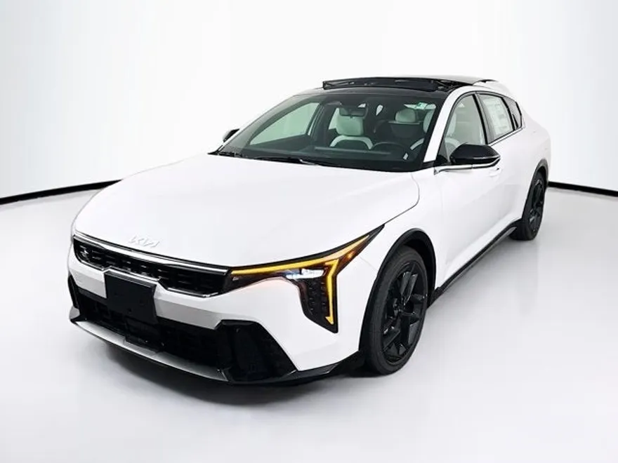 2025 Kia K4 GT-Line Turbo photo 1