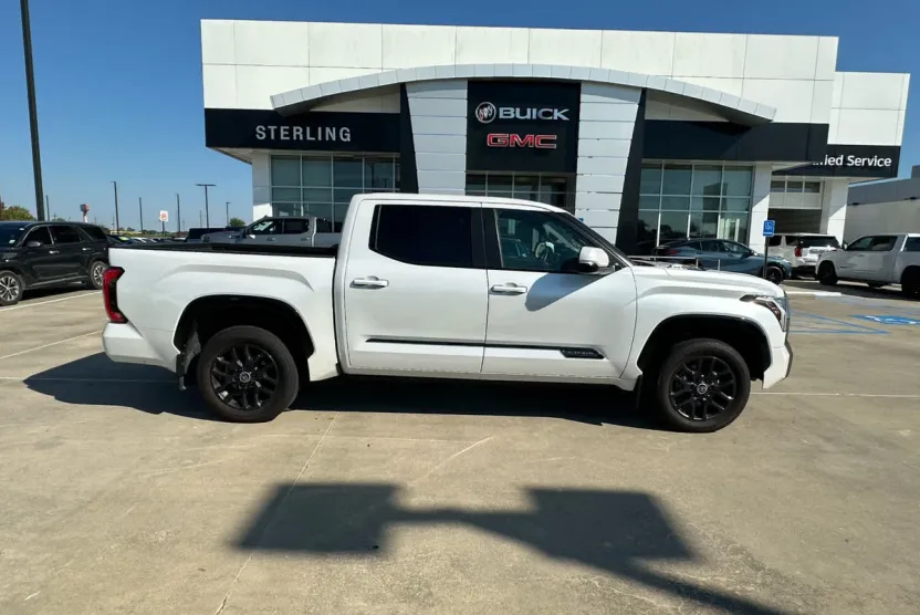 2024 Toyota Tundra Platinum photo 1