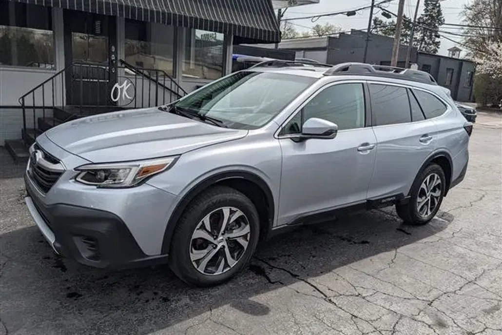2022 Subaru Outback Limited photo 1