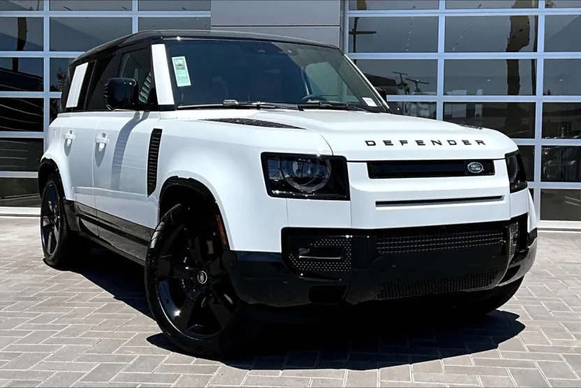 2025 Land Rover Defender 110 V8 photo 1