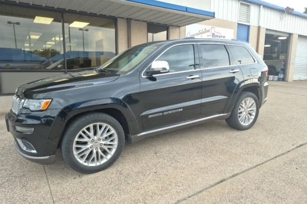 2017 Jeep Grand Cherokee Summit photo 1