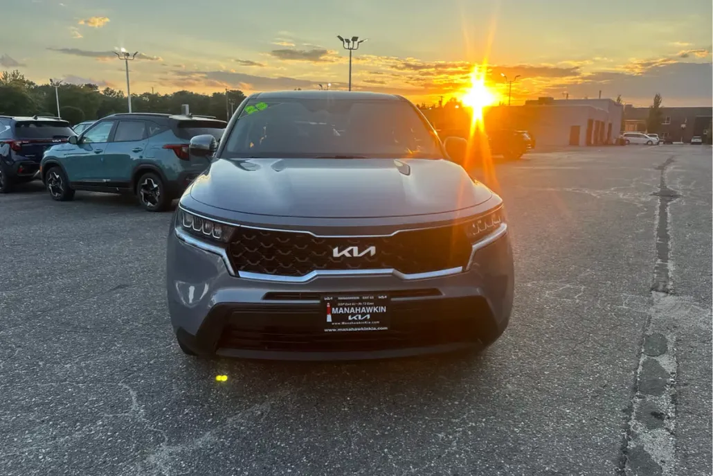 2023 Kia Sorento LX photo 1