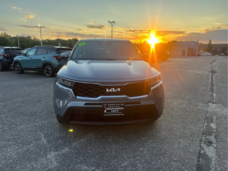 2023 Kia Sorento LX photo 1