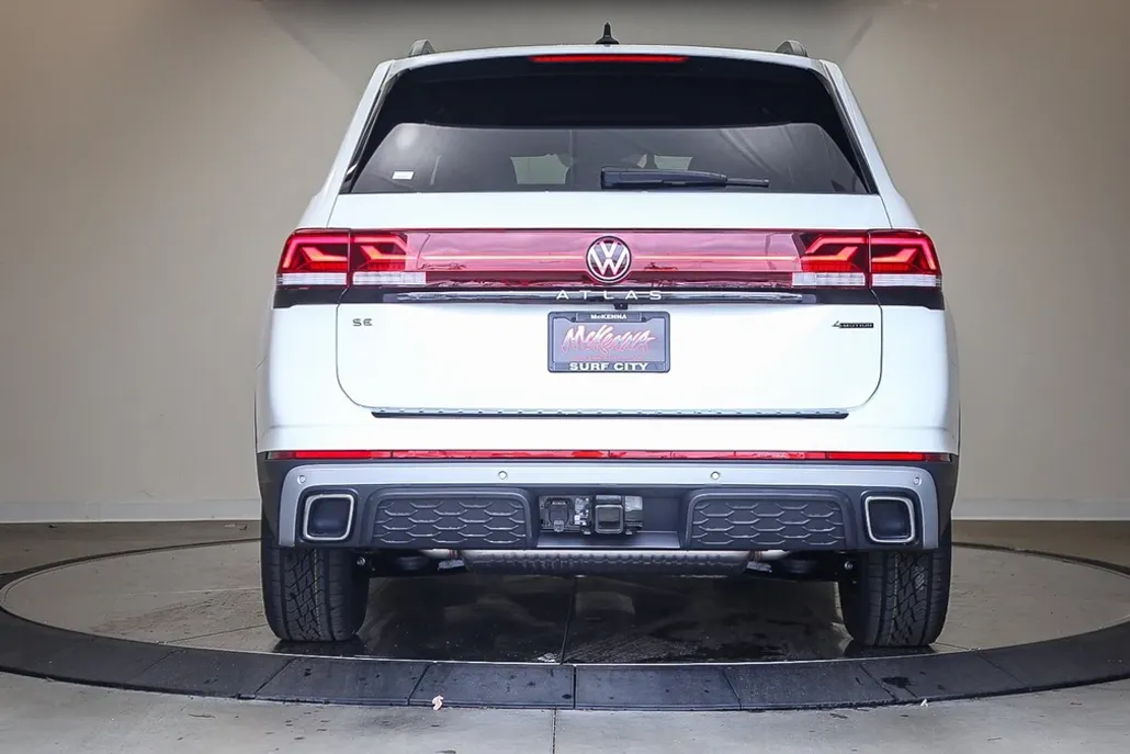 2025 Volkswagen Atlas Peak Edition SE photo 1