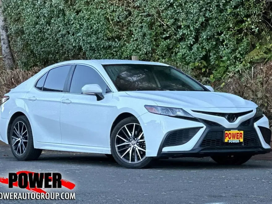 2022 Toyota Camry SE photo 1