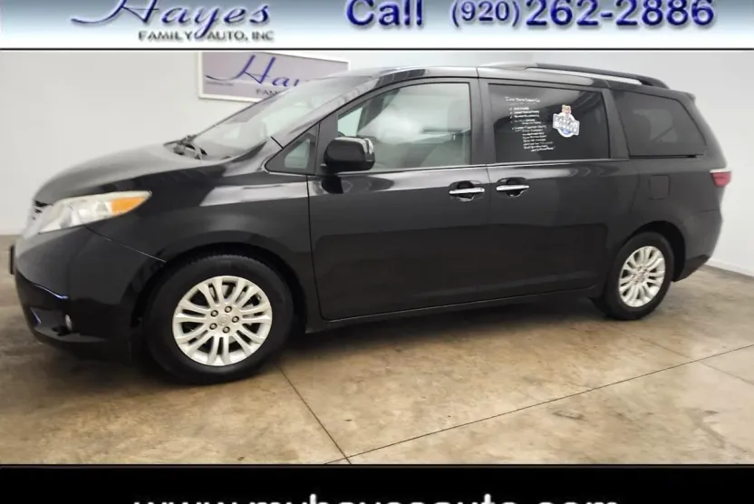 2016 Toyota Sienna XLE photo 1