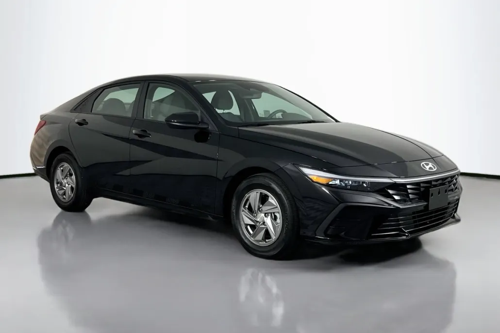 2025 Hyundai Elantra SE photo 1