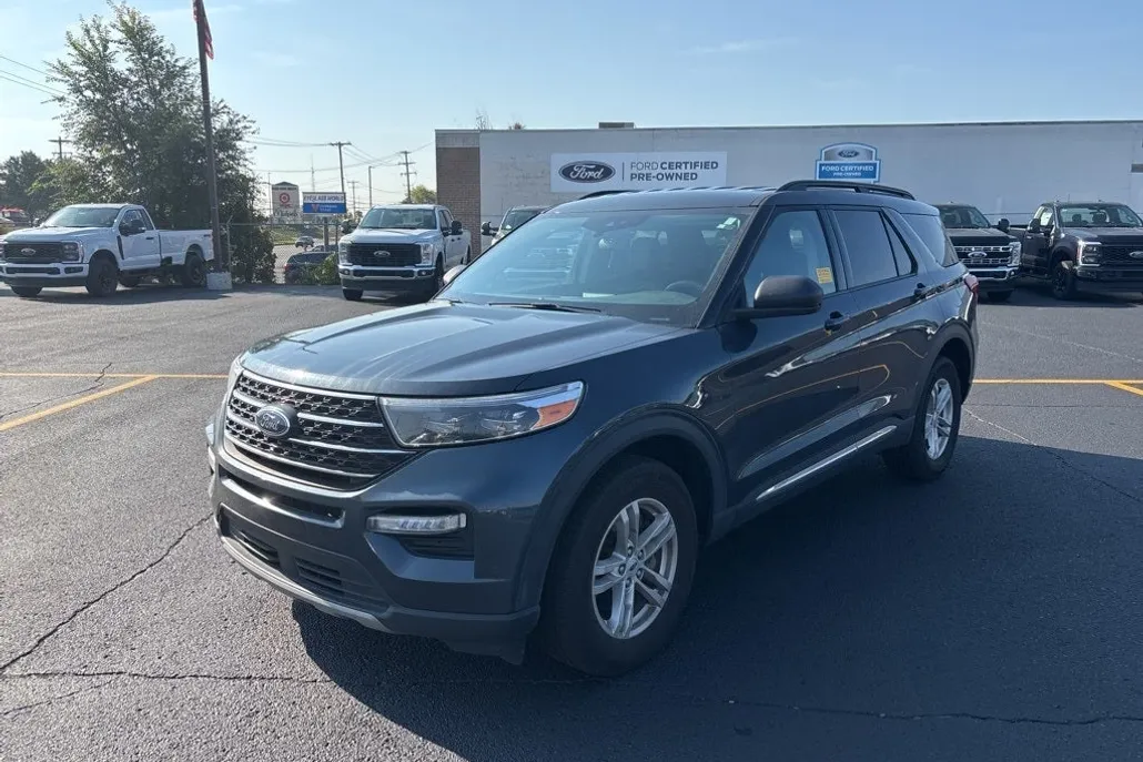 2023 Ford Explorer XLT photo 1