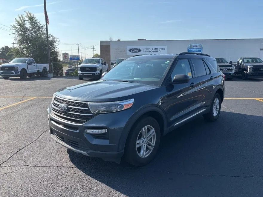 2023 Ford Explorer XLT photo 1