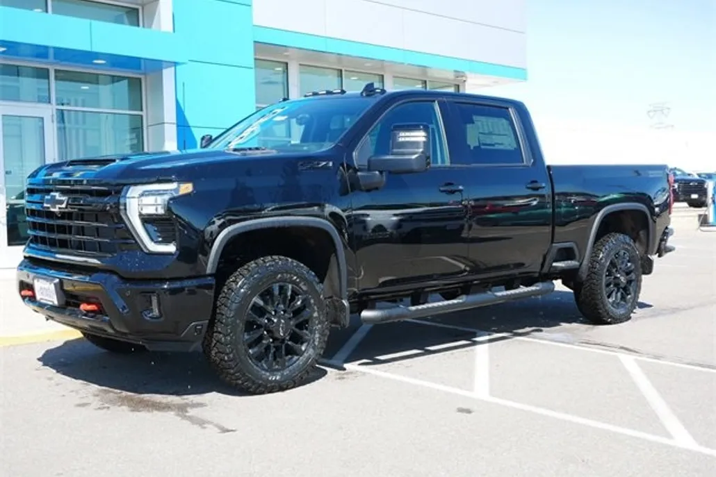 2025 Chevrolet Silverado 3500HD LTZ photo 1